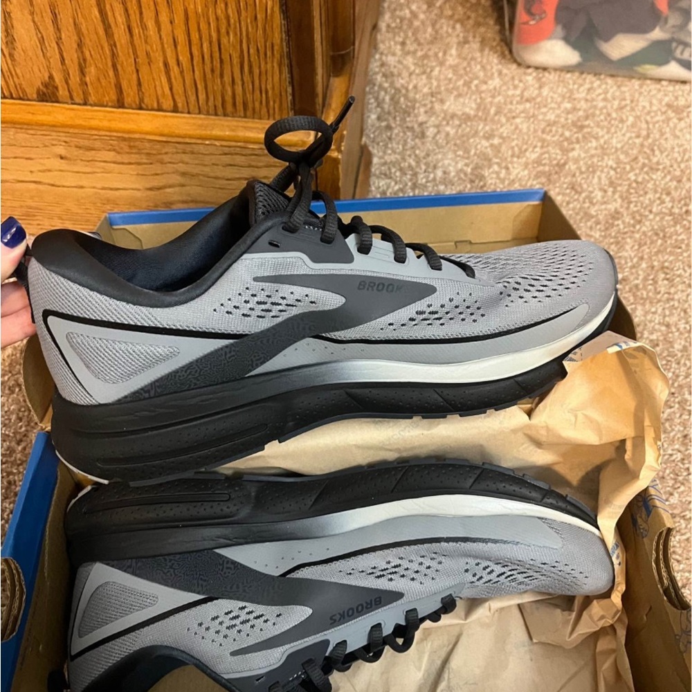 Men’s Brooks Grey and Black Running Sneakers